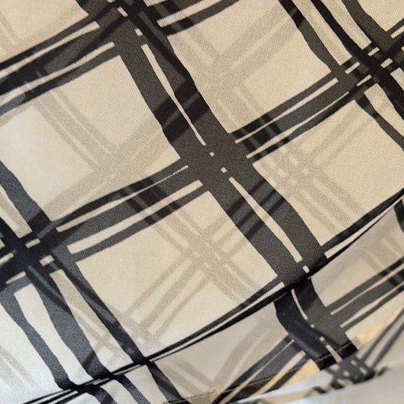 Banana Republic Black and White Blouse Classic Top - Picture 3 of 8